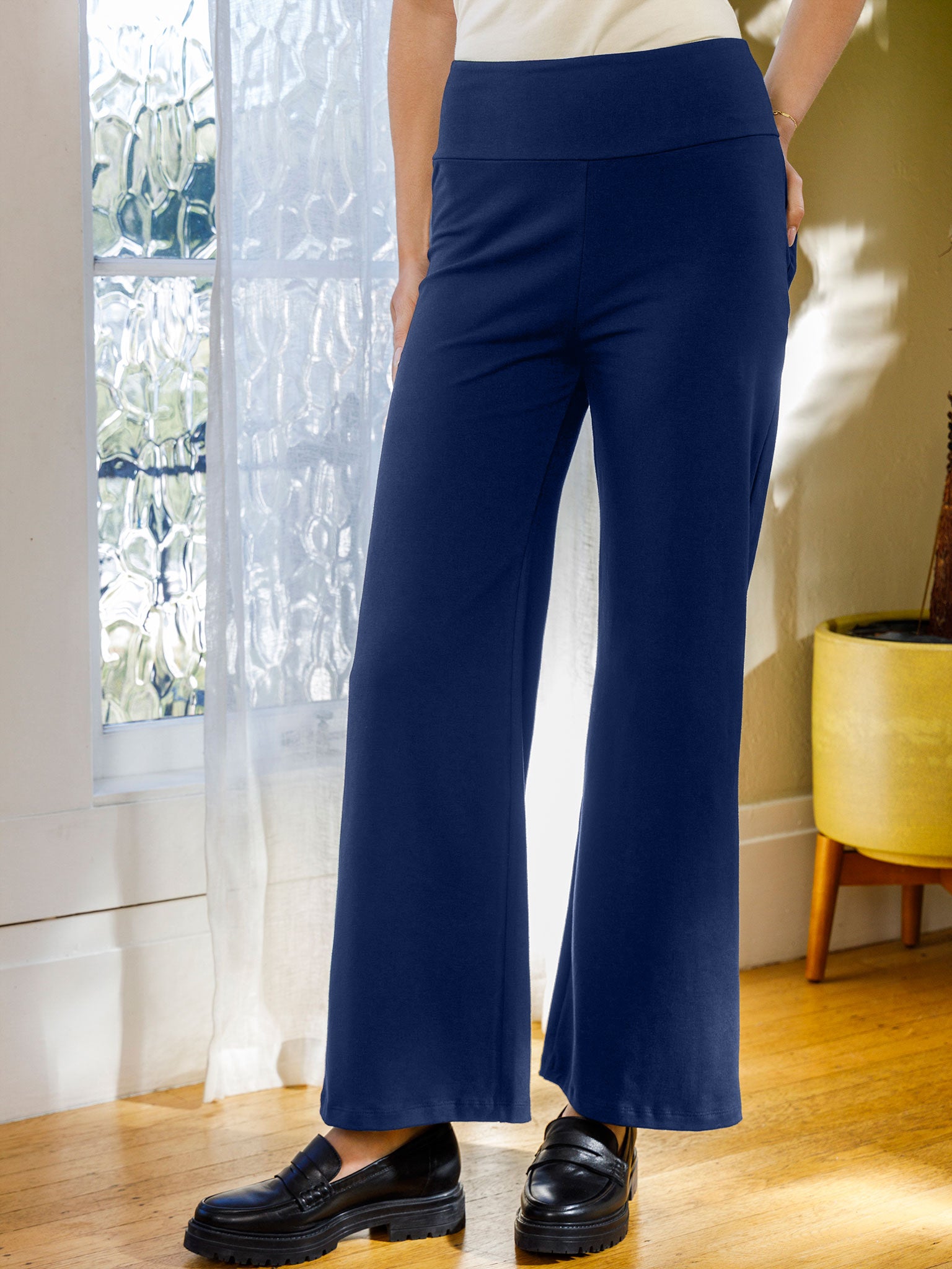 Wide Pant Back Pockets